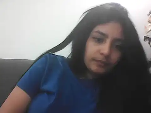 Snapshot of cloe_small chatting on December 21, 2024, 11:33 am cloe small online show from December 21, 2024, 11:33 am