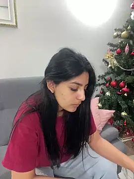 Snapshot of cloe_small chatting on December 22, 2024, 6:28 am cloe small online show from December 22, 2024, 6:28 am