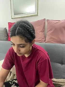 Snapshot of cloe_small chatting on December 27, 2024, 7:18 am cloe small online show from December 27, 2024, 7:18 am