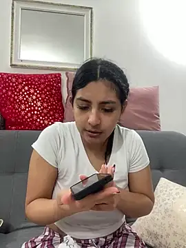 Snapshot of cloe_small chatting on December 28, 2024, 1:39 am cloe small online show from December 28, 2024, 1:39 am