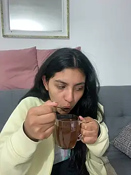 Snapshot of cloe_small chatting on January 24, 2025, 5:21 am cloe small online show from January 24, 2025, 5:21 am