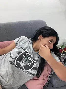 Snapshot of cloe_small chatting on January 25, 2025, 10:29 am cloe small online show from January 25, 2025, 10:29 am