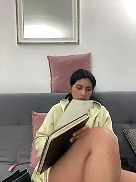 Snapshot of cloe_small chatting on January 27, 2025, 9:44 am cloe small online show from January 27, 2025, 9:44 am