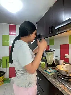 Snapshot of cloe_small chatting on January 31, 2025, 12:51 pm cloe small online show from January 31, 2025, 12:51 pm