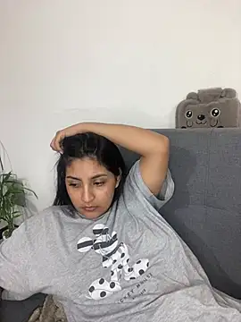 Snapshot of cloe_small chatting on February 22, 2025, 5:23 am cloe small online show from February 22, 2025, 5:23 am
