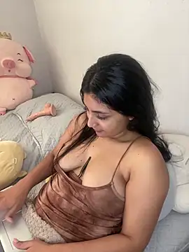 Snapshot of cloe_small chatting on February 23, 2025, 8:44 pm cloe small online show from February 23, 2025, 8:44 pm