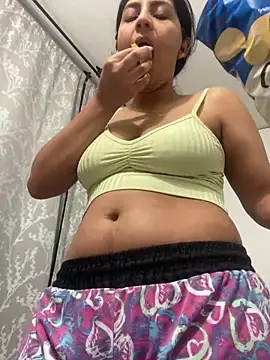 Snapshot of cloe_small chatting on February 28, 2025, 3:15 am cloe small online show from February 28, 2025, 3:15 am
