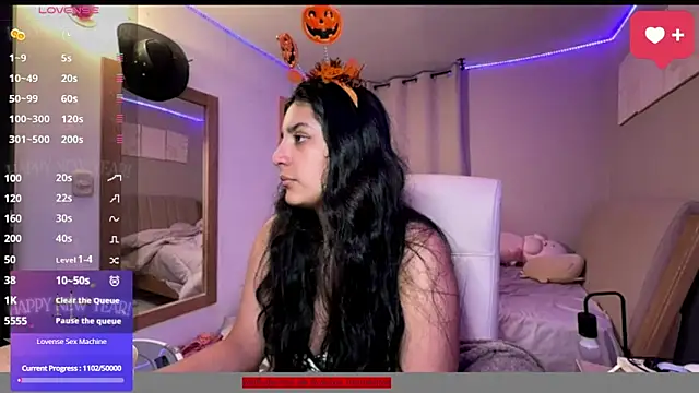 cloe small online show from October 10, 2025, 2:32 am