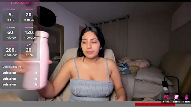 cloe small online show from October 15, 2025, 7:52 am