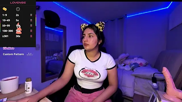 cloe small online show from October 24, 2025, 2:08 am