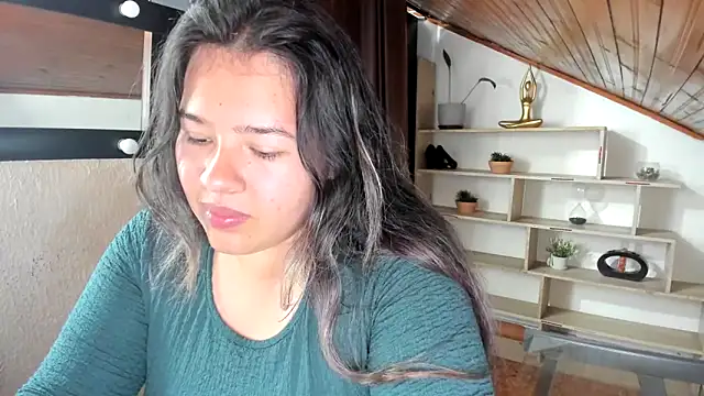 LinaBrowm online show from March 27, 2026, 7:35 pm