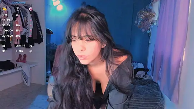 Snapshot of AllisonCatUwU chatting on December 8, 2024, 9:08 pm AllisonCatUwU online show from December 8, 2024, 9:08 pm