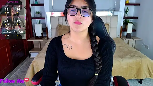 scarlleth  online show from September 18, 2025, 12:07 pm