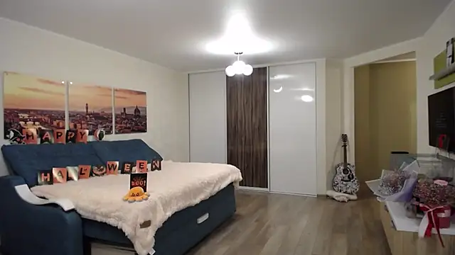 Kira Bakker online show from November 1, 2025, 4:31 pm