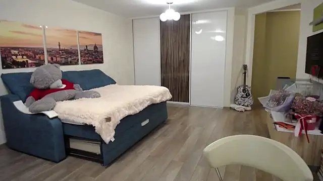 Kira Bakker online show from November 3, 2025, 2:18 pm