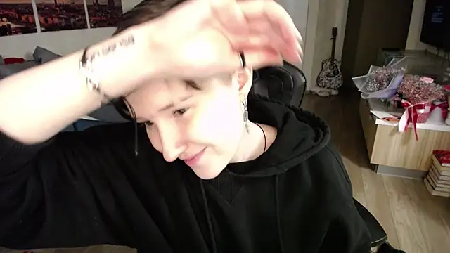 Kira Bakker online show from November 19, 2025, 1:16 am