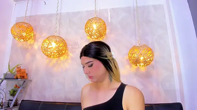 victoria aleia  online show from February 15, 2025, 7:50 pm