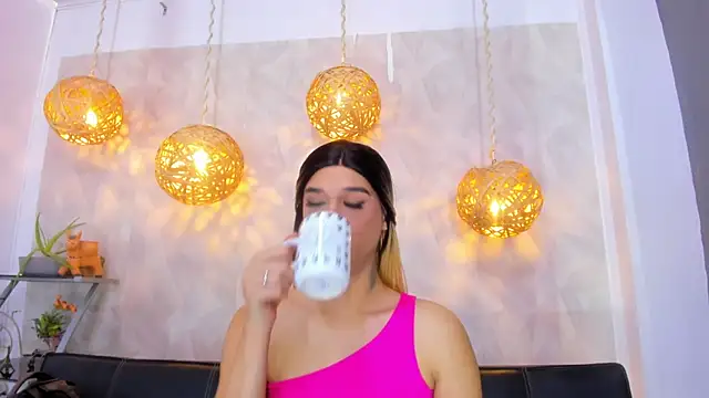 victoria aleia  online show from February 19, 2025, 7:48 pm