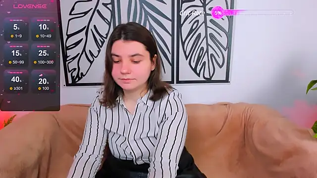 Viola  Shy online show from January 25, 2025, 8:31 pm