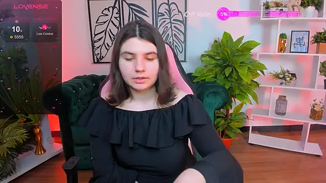 Viola  Shy online show from February 13, 2025, 9:06 pm