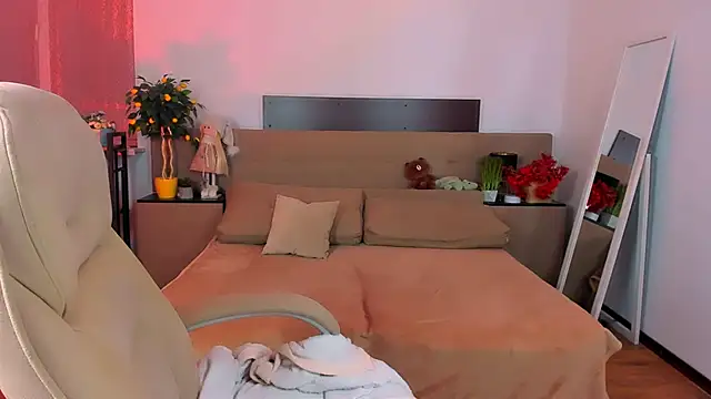 Viola  Shy online show from March 4, 2026, 9:32 pm