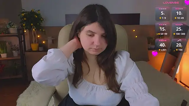 Viola  Shy online show from April 16, 2026, 9:04 pm