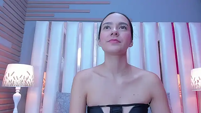 Snapshot of EmmyCruzZ chatting on February 10, 2026, 1:37 pm EmmyCruzZ online show from February 10, 2026, 1:37 pm