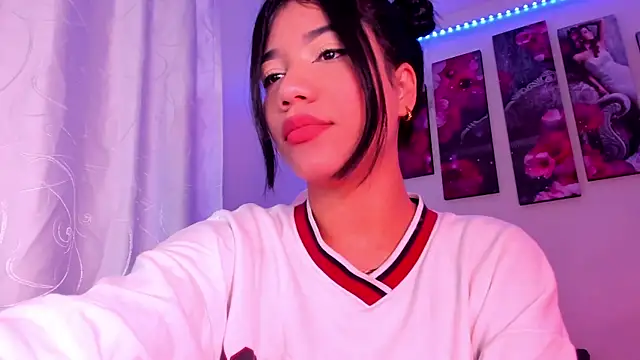 Alissarhys26 online show from February 12, 2025, 1:41 am