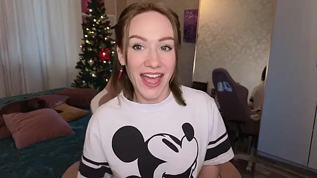 Snapshot of VeronicaRoss chatting on December 14, 2024, 8:23 am VeronicaRoss online show from December 14, 2024, 8:23 am