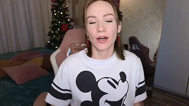 Snapshot of VeronicaRoss chatting on December 14, 2024, 1:27 pm VeronicaRoss online show from December 14, 2024, 1:27 pm