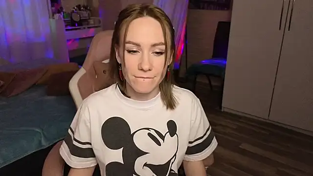 Snapshot of VeronicaRoss chatting on January 24, 2025, 7:19 am VeronicaRoss online show from January 24, 2025, 7:19 am