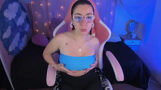 Snapshot of Fernanda__ chatting on February 1, 2025, 6:10 am Fernanda online show from February 1, 2025, 6:10 am