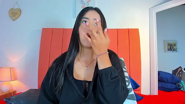 Snapshot of valen_rose0 chatting on September 10, 2025, 12:05 pm valen rose0 online show from September 10, 2025, 12:05 pm