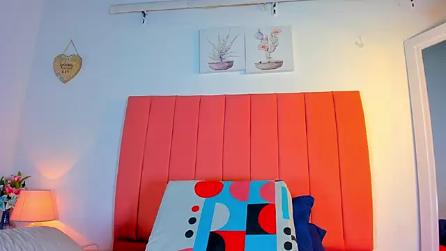 Snapshot of valen_rose0 chatting on November 4, 2025, 12:04 pm valen rose0 online show from November 4, 2025, 12:04 pm