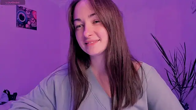 cClandesTina online show from October 9, 2025, 7:56 pm