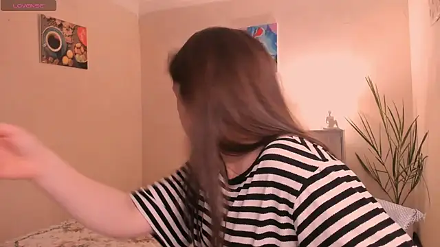 cClandesTina online show from October 14, 2025, 3:57 pm