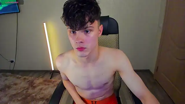 Snapshot of Aiden_Sensual chatting on September 14, 2025, 5:01 pm Aiden Sensual online show from September 14, 2025, 5:01 pm
