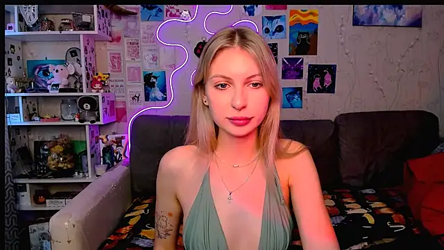 Snapshot of Maria_Hunt chatting on December 14, 2024, 6:24 am Maria Hunt online show from December 14, 2024, 6:24 am