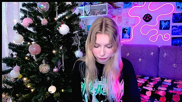 Snapshot of Maria_Hunt chatting on December 24, 2024, 6:00 am Maria Hunt online show from December 24, 2024, 6:00 am