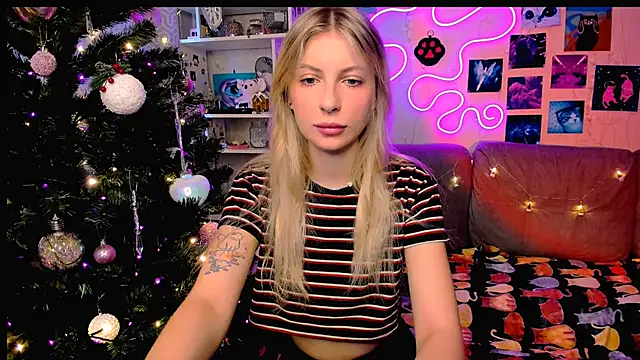 Snapshot of Maria_Hunt chatting on December 28, 2024, 3:47 am Maria Hunt online show from December 28, 2024, 3:47 am