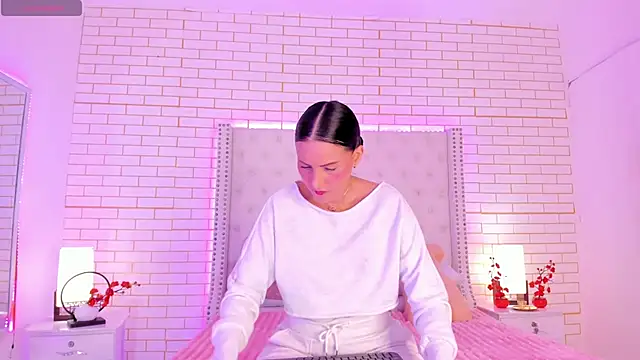 Coco Balenciaga  online show from April 6, 2026, 11:33 am