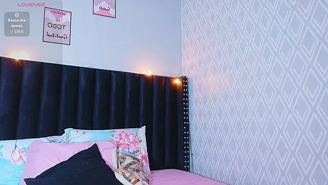 littleebluee online show from January 18, 2026, 7:39 pm