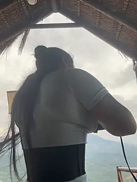 Pretty Isadora online show from February 23, 2026, 9:45 pm