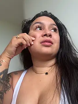 Pretty Isadora online show from April 5, 2026, 9:01 pm