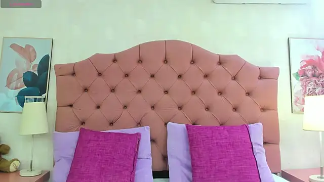 ThyaraJhons online show from June 26, 2026, 11:58 am