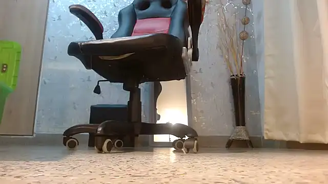 Samantabrown  online show from March 6, 2026, 11:06 am