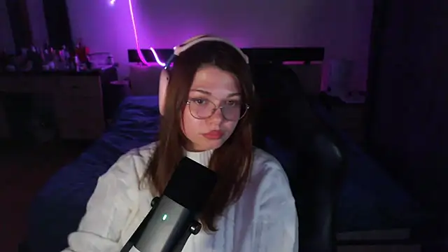 helengilmor online show from November 17, 2025, 5:41 pm