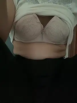 Milk Mom99 online show from July 31, 2026, 4:01 am