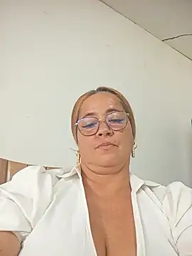 Snapshot of natally_ross21 chatting on October 25, 2025, 2:02 pm natally ross21 online show from October 25, 2025, 2:02 pm