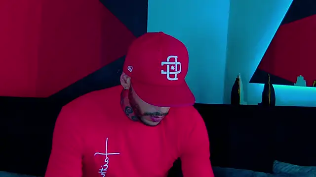 Snapshot of RickG_Oficial chatting on December 6, 2024, 7:45 pm RickG Oficial online show from December 6, 2024, 7:45 pm